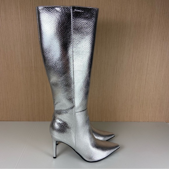 GUESS gwRICHEE Silver Metallic Snakeskin Knee High Boots 8.5 NIB Stiletto - Picture 2 of 7